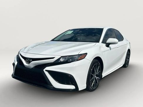 Used 2022 Toyota Camry SE FWD image 3