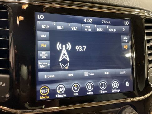 Used 2022 Jeep Grand Cherokee Laredo E image 19