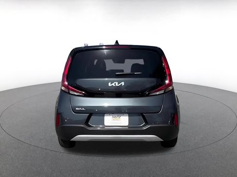 Used 2025 Kia Soul LX w/ LX Technology Package FWD image 12
