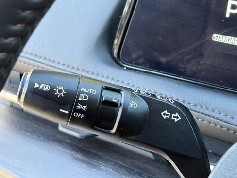 Certified 2023 Nissan Ariya FWD image 18