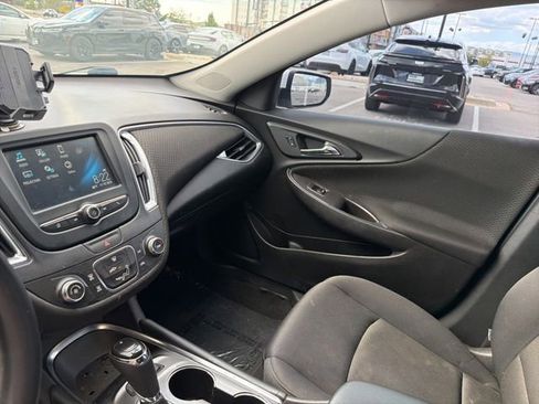 Used 2016 Chevrolet Malibu LT FWD image 9