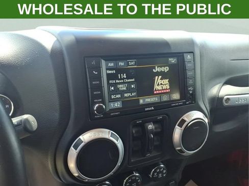 Used 2013 Jeep Wrangler Unlimited Sahara w/ Connectivity Group AWD/4WD image 18