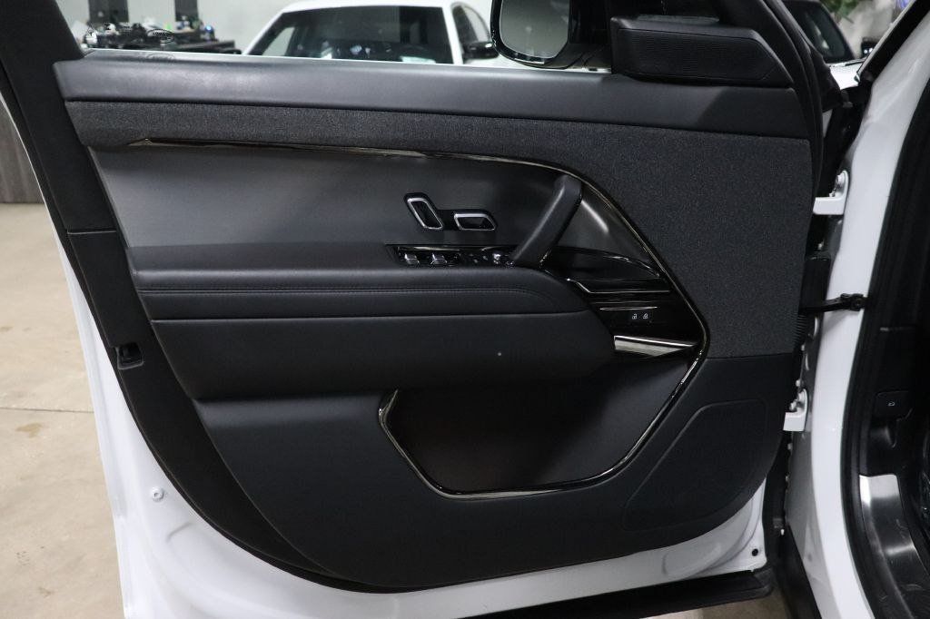 Used 2024 Land Rover Range Rover Sport Dynamic SE AWD/4WD image 9