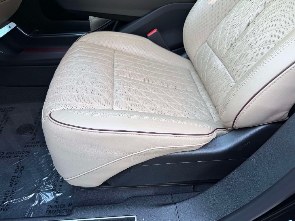 Used 2026 Cadillac Lyriq Signature Luxury w/ Nappa Leather Package AWD/4WD image 3