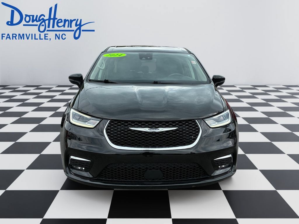 Used 2024 Chrysler Pacifica Touring-L FWD image 8