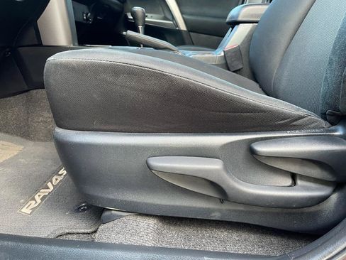 Used 2017 Toyota RAV4 LE image 14