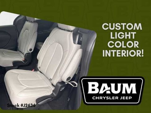 New 2026 Chrysler Pacifica Select FWD image 3