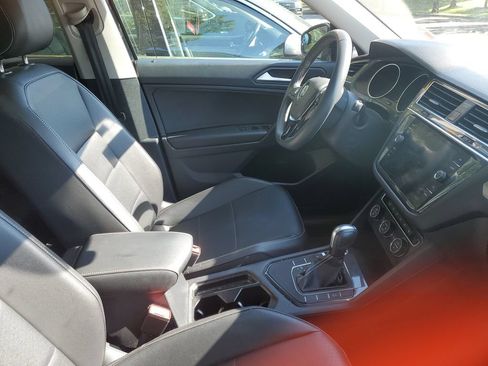 Used 2021 Volkswagen Tiguan SE w/ Panoramic Sunroof Package FWD image 20