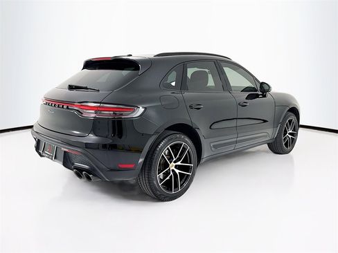 Used 2025 Porsche Macan image 9