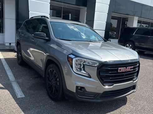 Used 2023 GMC Terrain SLT w/ Infotainment Package II FWD image 3