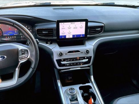 Used 2020 Ford Explorer XLT w/ Equipment Group 202A image 6