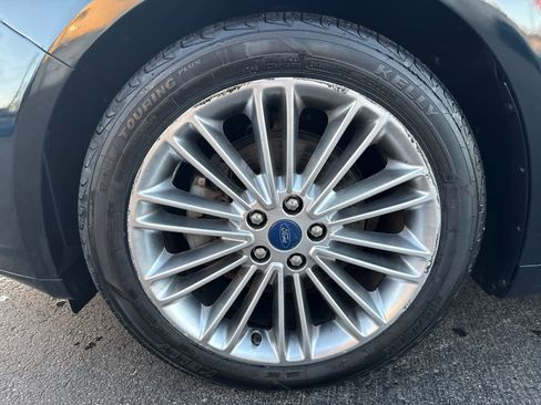 Used 2014 Ford Fusion SE w/ Equipment Group 202A image 9