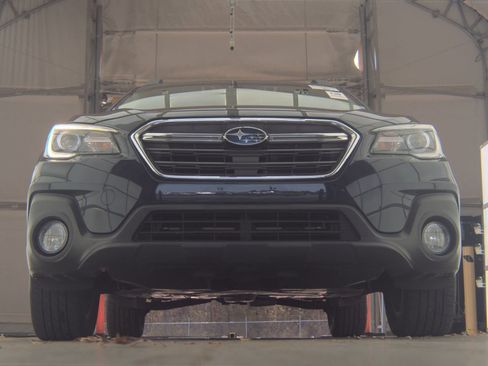 Used 2018 Subaru Outback 2.5i Limited image 3