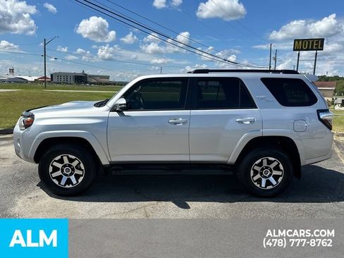 Used 2023 Toyota 4Runner TRD Off-Road Premium w/ Moonroof Package AWD/4WD image 9