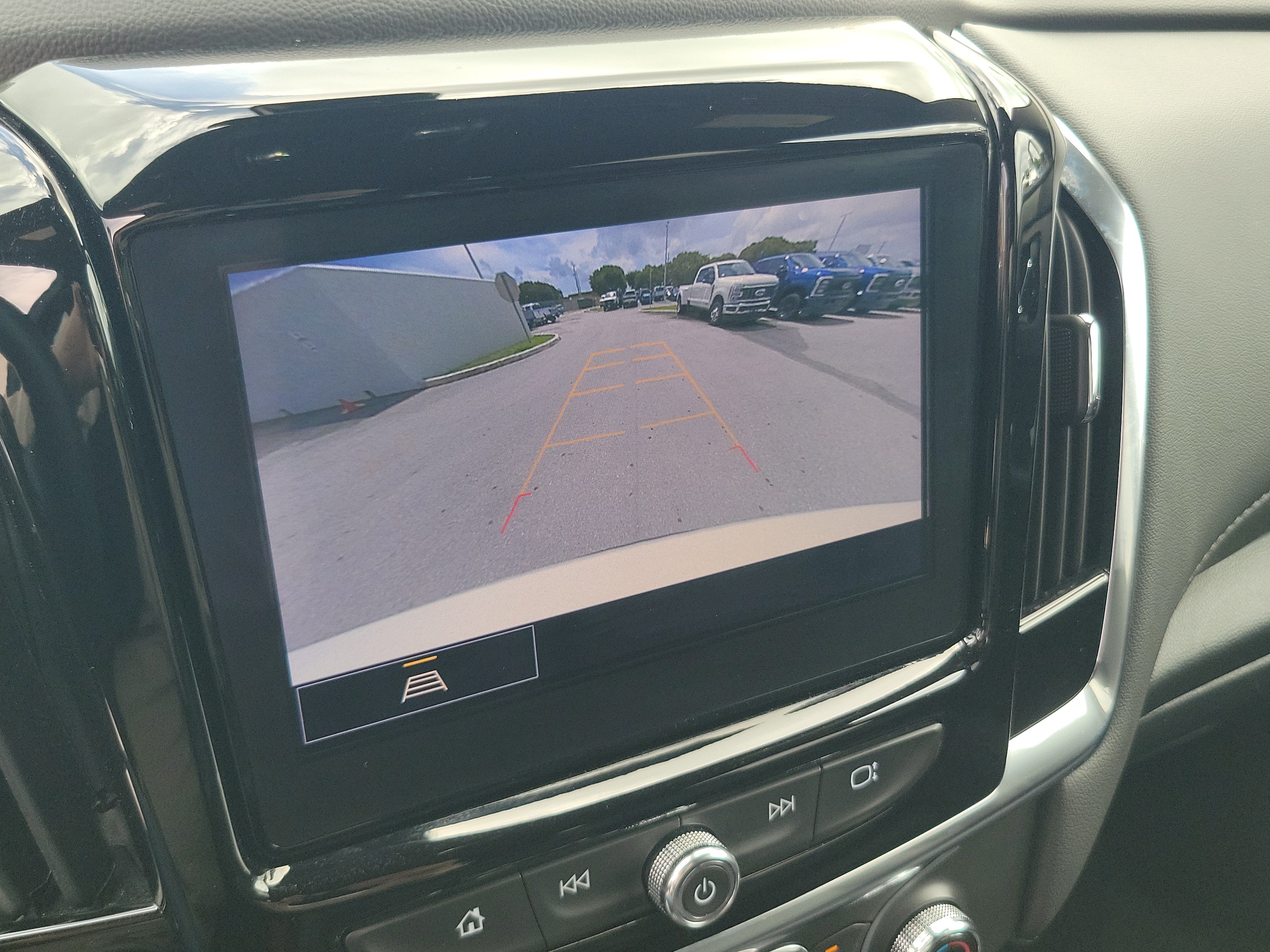 Used 2023 Chevrolet Traverse LT FWD image 10