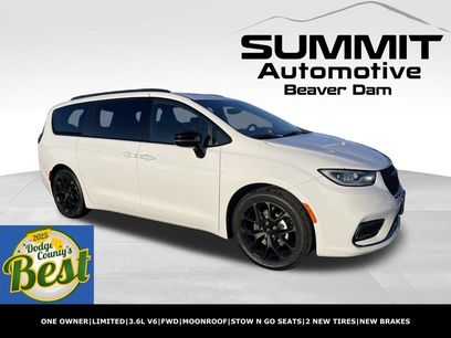 Used 2025 Chrysler Pacifica Limited