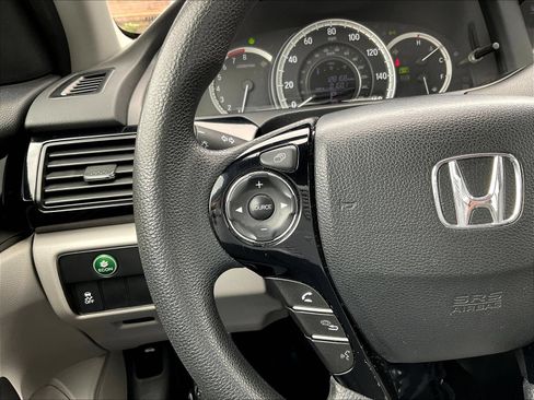 Used 2017 Honda Accord LX image 13