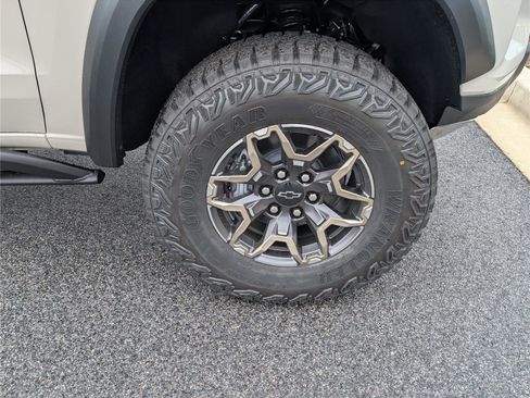 New 2026 Chevrolet Colorado ZR2 w/ Technology Package AWD/4WD image 5