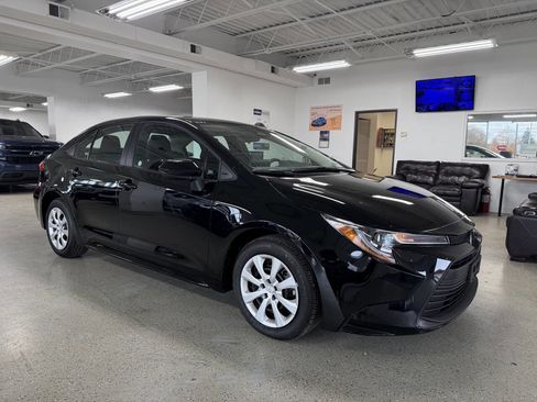 Used 2025 Toyota Corolla LE image 5