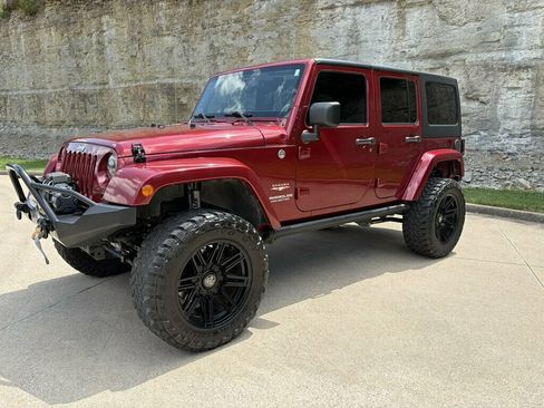 Used 2013 Jeep Wrangler Unlimited Sahara w/ Dual Top Group AWD/4WD image 14