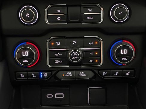 Used 2023 Chevrolet Tahoe High Country AWD/4WD image 32