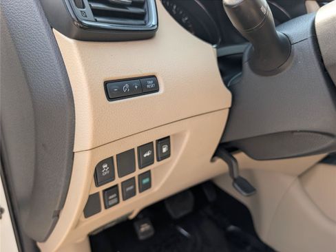 Used 2018 Nissan Rogue SV AWD/4WD image 21