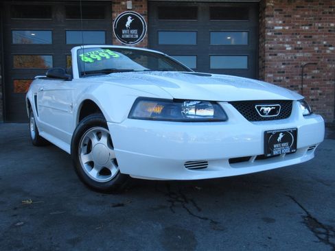 Used 2001 Ford Mustang Convertible image 1
