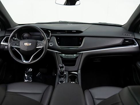 Used 2025 Cadillac XT6 Luxury image 9