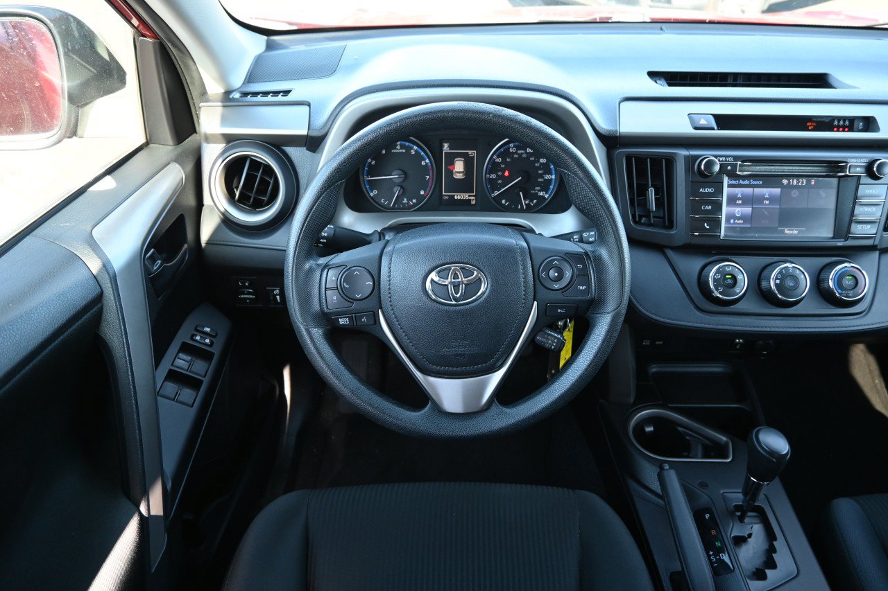 Used 2017 Toyota RAV4 LE FWD image 9