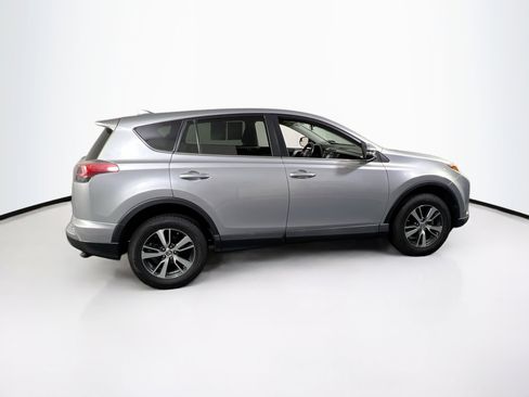 Used 2018 Toyota RAV4 XLE image 4
