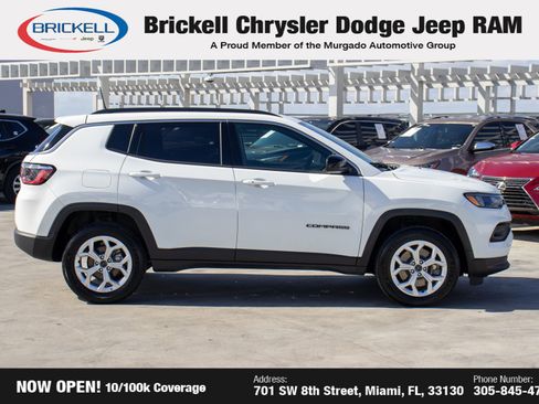 Used 2025 Jeep Compass Latitude image 11