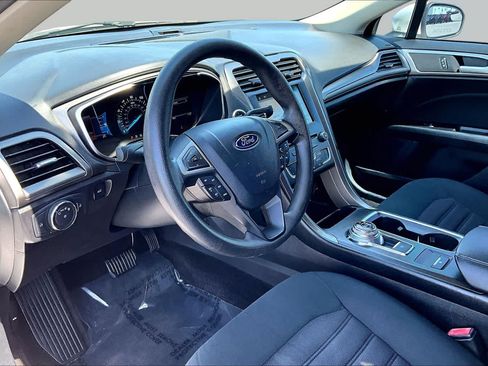 Used 2017 Ford Fusion SE w/ Fusion SE Technology Package FWD image 17