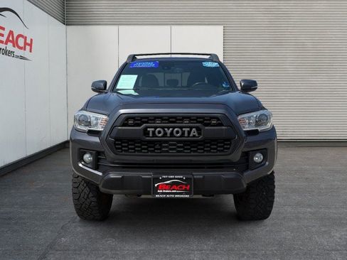 Used 2018 Toyota Tacoma TRD Off-Road AWD/4WD image 5