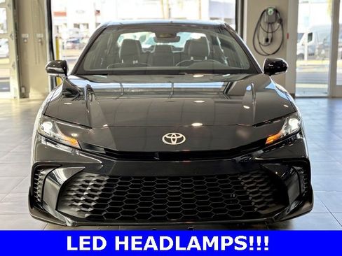Used 2025 Toyota Camry SE image 6