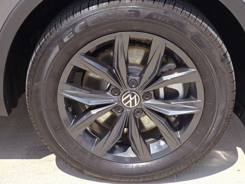 Used 2024 Volkswagen Tiguan SE FWD image 7