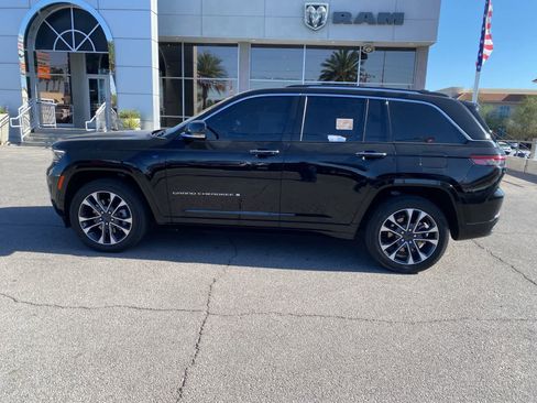 Used 2023 Jeep Grand Cherokee Overland w/ Luxury Tech Group IV AWD/4WD image 10