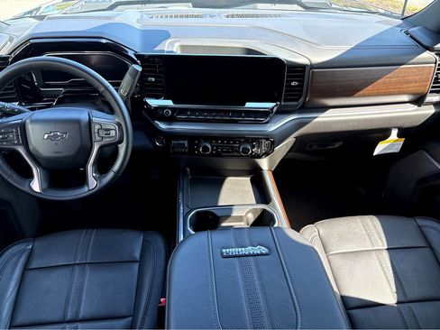 Used 2024 Chevrolet Silverado 2500 High Country w/ Midnight Edition image 4
