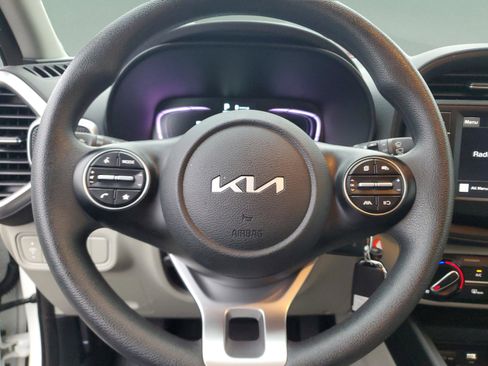 Certified 2025 Kia Soul LX image 19