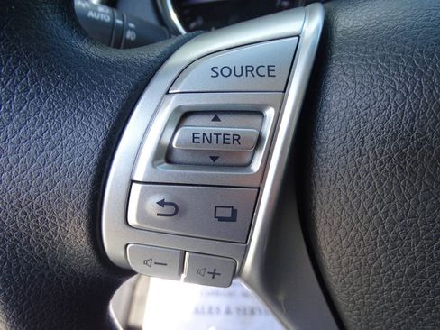 Used 2015 Nissan Rogue AWD w/ SV Moonroof Package image 18