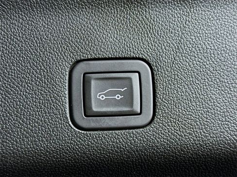 Used 2025 Chevrolet Suburban LT w/ Comfort Package image 29