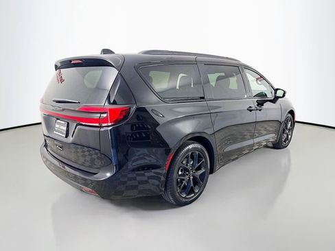 New 2026 Chrysler Pacifica Select FWD image 7
