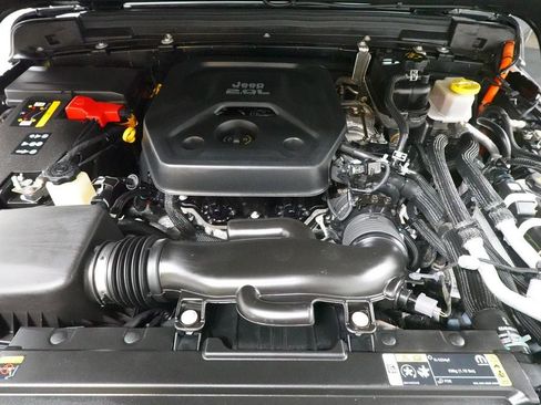 Used 2021 Jeep Wrangler Unlimited Sahara image 35