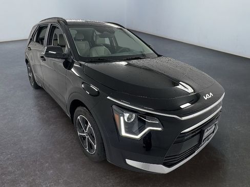 New 2025 Kia Niro EX image 1