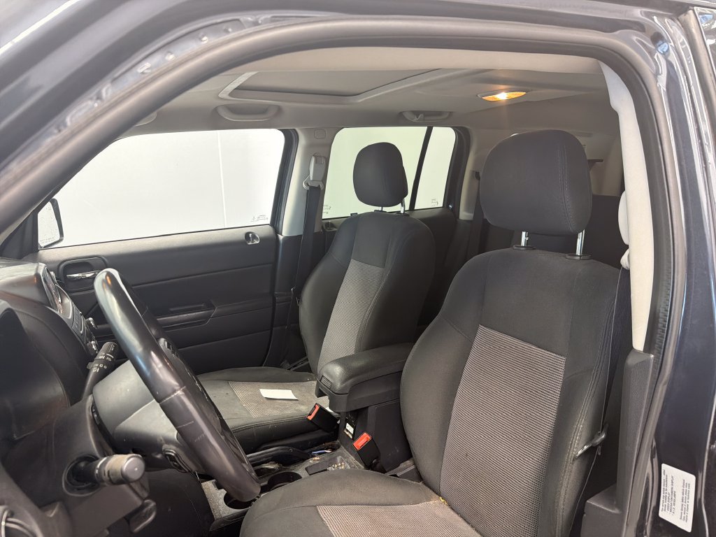 Used 2015 Jeep Patriot Latitude w/ Sun/Sound Group AWD/4WD image 8