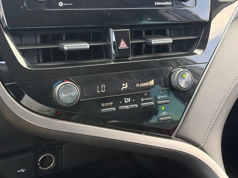 Used 2021 Toyota Camry SE w/ Carpet Mat Package (TMS) FWD image 9