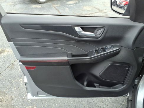 Used 2024 Ford Escape ST-Line w/ Tech Pack #1 FWD image 18