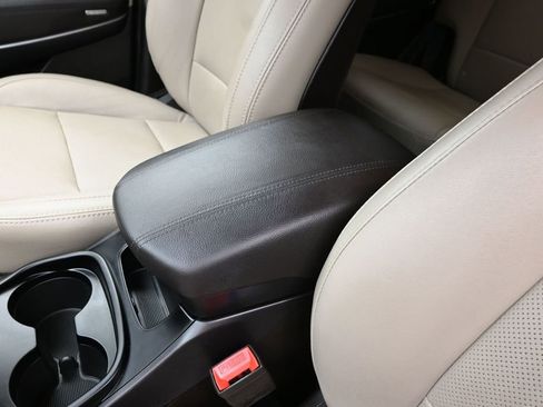 Used 2018 Hyundai Santa Fe Sport 2.0T FWD image 16