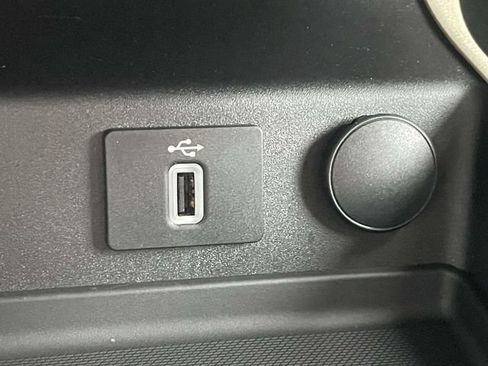 Used 2017 Ford Fusion SE w/ Fusion SE Technology Package FWD image 21