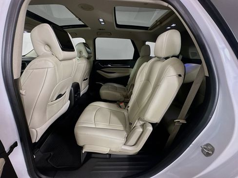 Used 2019 Buick Enclave Premium w/ Experience Buick Package FWD image 24