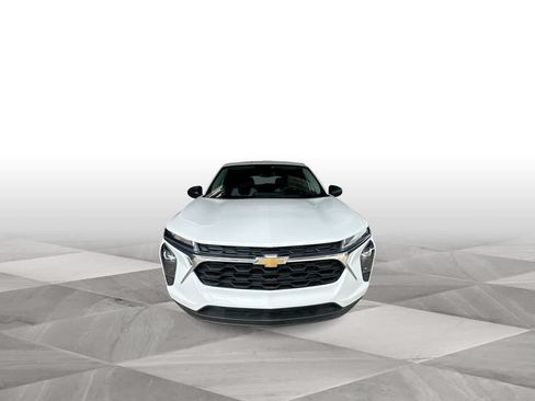 Used 2025 Chevrolet Trax LS FWD image 3
